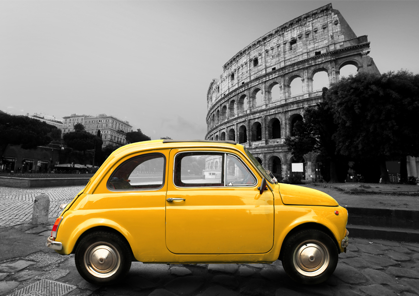 로마 이탈리아 콜로세움 배경의 노란 레트로 자동차 포토그라피 포스터