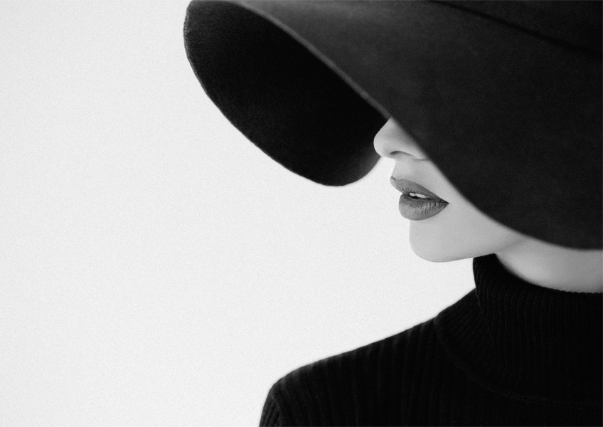 검은 모자를 쓴 아름다운 여자 포토그라피 포스터